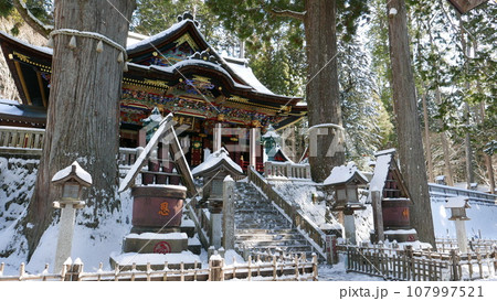 雪景色の三峯神社 107997521