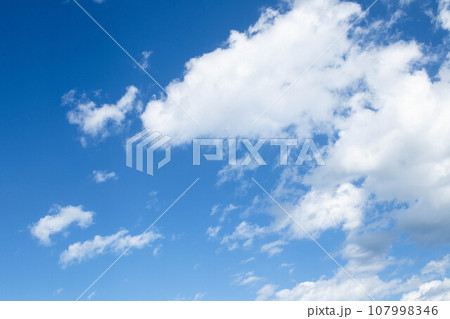 秋の青空 107998346