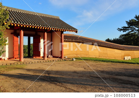 秋田城 外郭東門の夕景(秋田県秋田市) 秋田城 外郭東門の夕景(秋田県秋田市) 108000513