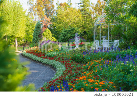 デンパーク、鮮やかな秋の花壇〈愛知県安城市〉 108001021