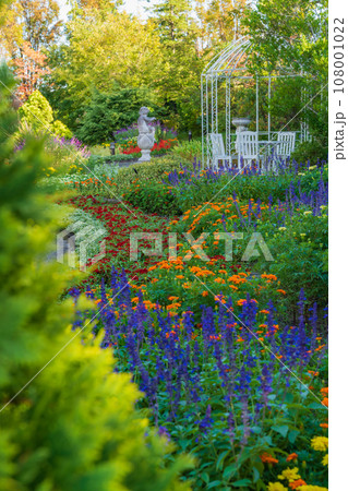 デンパーク、鮮やかな秋の花壇〈愛知県安城市〉 108001022