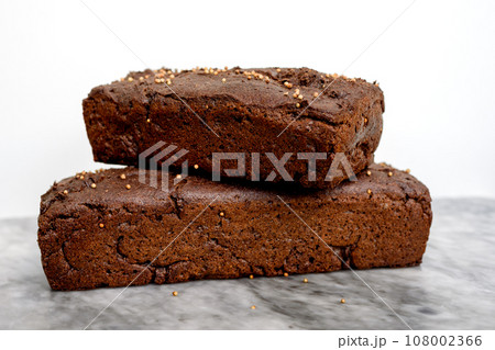 black bread close up black bread close up 108002366