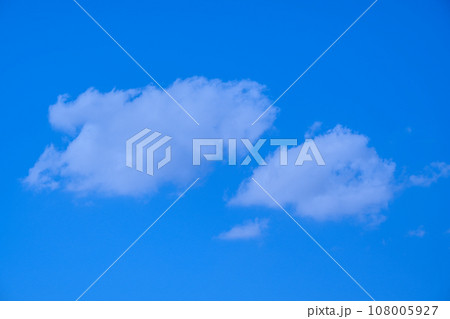10月の青空と白い雲 10月の青空と白い雲 108005927