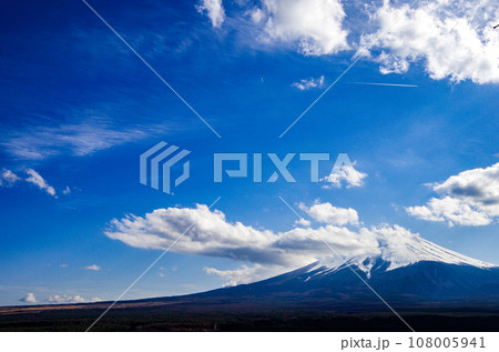 快晴に映える富士山 108005941