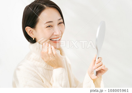 40代女性のビューティーフォト 108005961