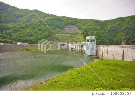 大川ダムの堤体とダム湖 大川ダムの堤体とダム湖 108008357
