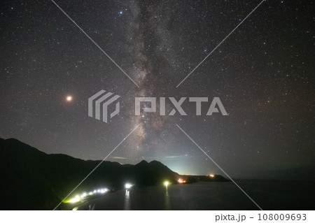 【新潟県･佐渡･岩谷口】佐渡の原風景が残る岩谷口 夏編 108009693