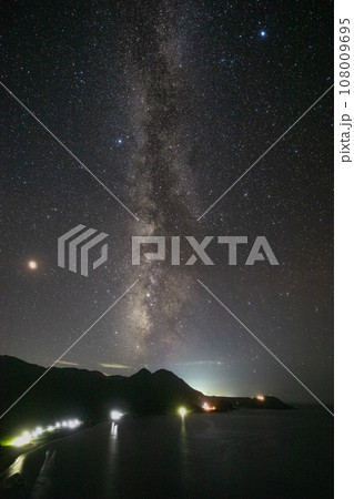 【新潟県･佐渡･岩谷口】佐渡の原風景が残る岩谷口 夏編 108009695