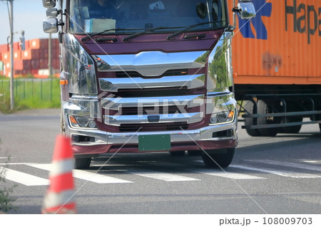 トレーラートラック イメージ トレーラートラック イメージ 108009703
