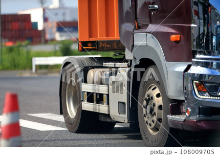 トレーラートラック　イメージ 108009705