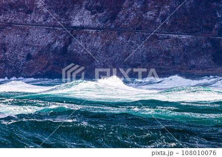 【新潟県･佐渡･岩谷口】佐渡の原風景が残る岩谷口 冬編 108010076