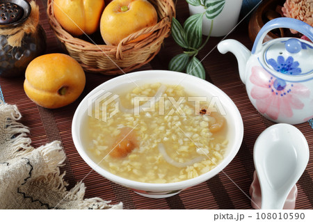 Sweet peeled mung bean soup Sweet peeled mung bean soup 108010590