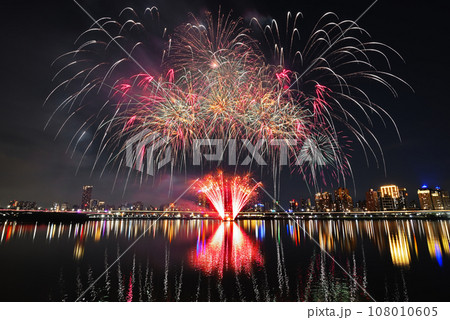 Dadaocheng fireworks show 108010605