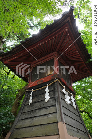 金沢の石浦神社境内にある常夜燈台 108011964