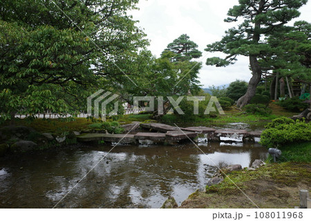 兼六園にある雁行橋 108011968