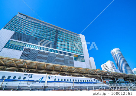 日本の横浜都市景観 航空機も…明日へ・全国平均/5週連続減↓…新横浜駅と新幹線など…叡智の時代へ… 108012363