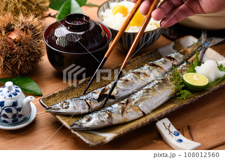 日本食 秋の食卓 さんま塩焼きと土鍋で炊いた栗ご飯 お味噌汁 さんま サンマ 焼き魚 秋刀魚 日本料 日本食 秋の食卓 さんま塩焼きと土鍋で炊いた栗ご飯 お味噌汁 さんま サンマ 焼き魚 秋刀魚 日本料 108012560