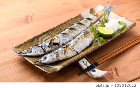 日本食 秋の食卓 さんま塩焼き カボスと大根おろしを添えて さんま サンマ 焼き魚 秋刀魚 日本料理 日本食 秋の食卓 さんま塩焼き カボスと大根おろしを添えて さんま サンマ 焼き魚 秋刀魚 日本料理 108012612