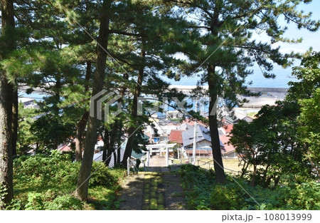 八代神社石段からの神島の風景 三重 八代神社石段からの神島の風景 三重 108013999