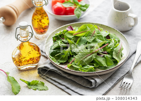 Mix salad leaves 108014343