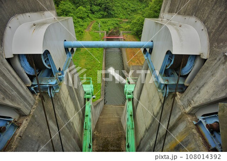 大野川ダムのラジアルゲート 大野川ダムのラジアルゲート 108014392