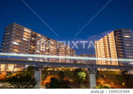 大阪モノレール彩都線夕景 108016366
