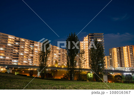 大阪モノレール彩都線夜景 大阪モノレール彩都線夜景 108016367