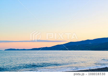 小田原 御幸の浜のトワイライトタイムの風景 小田原 御幸の浜のトワイライトタイムの風景 108016530