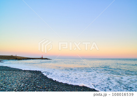 小田原 御幸の浜のトワイライトタイムの風景 小田原 御幸の浜のトワイライトタイムの風景 108016539