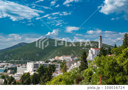 View of Bosnian city of Neum in summer with catholic church Crkva svetog Ivana 108016724