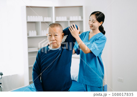 Doctor consulting with patient Back problems Physical therapy concept.. 108017835