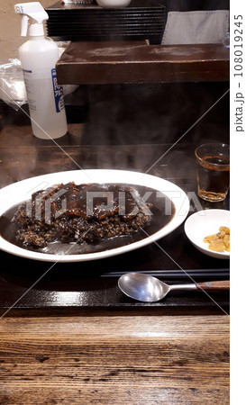 肉食堂最後にカツの最強の肉カレー黒 肉食堂最後にカツの最強の肉カレー黒 108019245