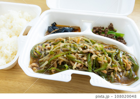 美味しい中華料理、青椒肉絲弁当 美味しい中華料理、青椒肉絲弁当 108020048