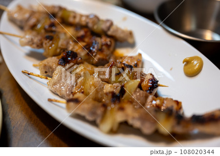 とても美味しい日本の一般家庭の室蘭焼き鳥 とても美味しい日本の一般家庭の室蘭焼き鳥 108020344