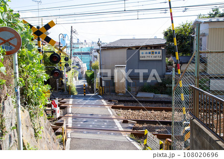 【神奈川・横浜】南太田駅近くの踏切 108020696