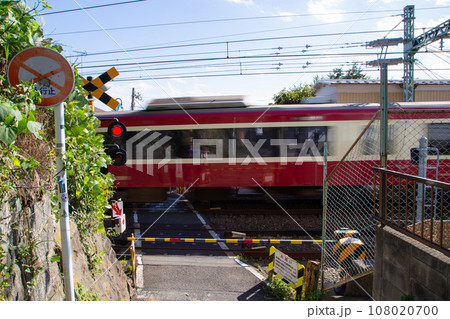 【神奈川・横浜】南太田駅近くの踏切 【神奈川・横浜】南太田駅近くの踏切 108020700