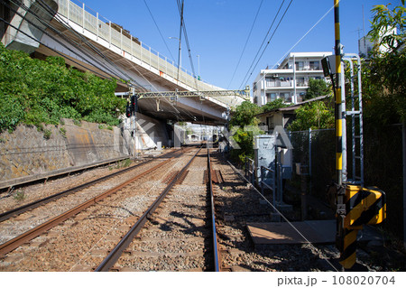 【神奈川・横浜】南太田駅近くの踏切 【神奈川・横浜】南太田駅近くの踏切 108020704