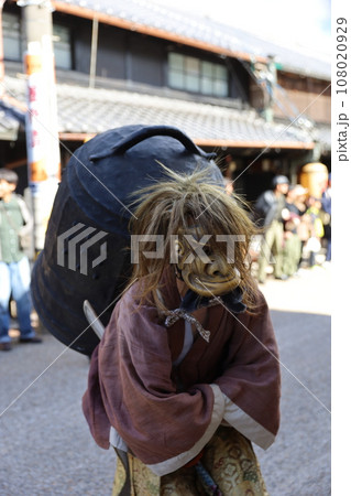 伊賀忍者の里　上野天神祭りの鬼行列 108020929