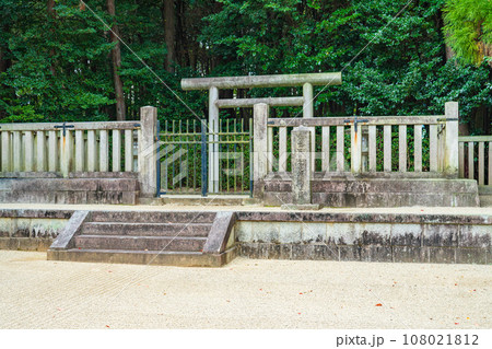 奈良県橿原市　第八代孝元天皇　劔池嶋上陵 108021812