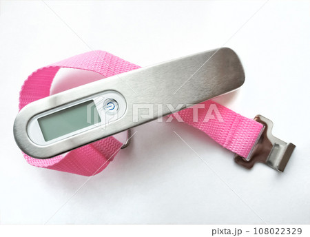 重量チェック用のラゲッジスケール 108022329