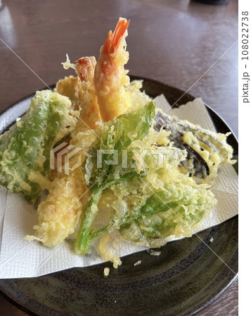 海老と山菜の天ぷら 海老と山菜の天ぷら 108022738