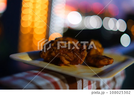 フライドチキン 108025302