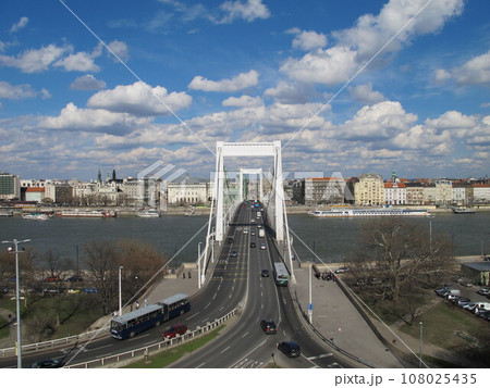 ハンガリー、ブダペストの風景、エリザベート橋(Hungary、Elisabeth Bridge) ハンガリー、ブダペストの風景、エリザベート橋(Hungary、Elisabeth Bridge) 108025435