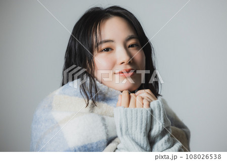 ニットの女性 冬 ニットの女性 冬 108026538