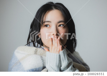 ニットの女性 冬 ニットの女性 冬 108026551