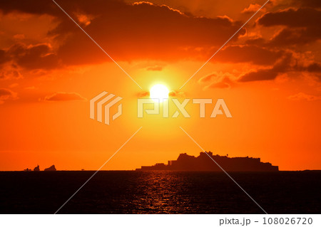 軍艦島の夕景 軍艦島の夕景 108026720