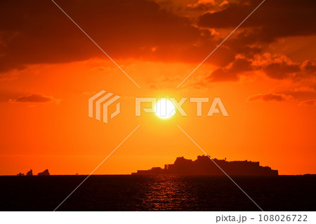 軍艦島の夕景 軍艦島の夕景 108026722