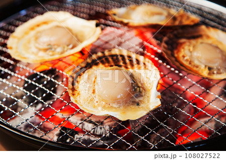 ホタテ貝の炭火焼き ホタテ貝の炭火焼き 108027522