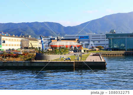 【広島県】秋空の潜水艦あきしお(てつのくじら) 【広島県】秋空の潜水艦あきしお(てつのくじら) 108032275