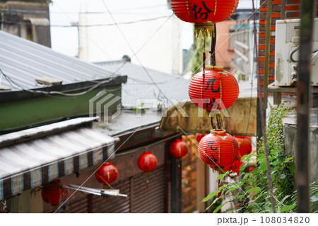台湾・九份のイメージ（赤提灯） 108034820